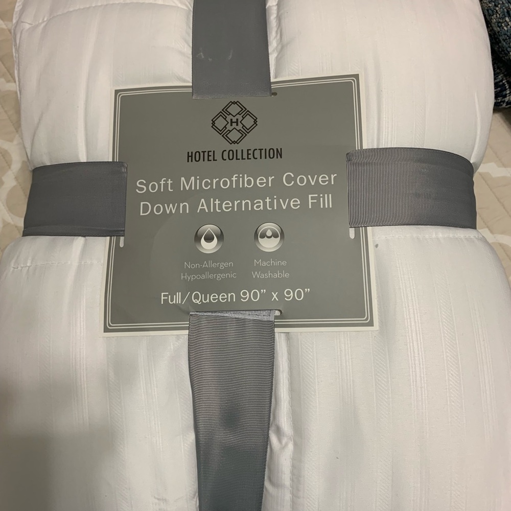 Brand new, White, Microfiber Coverlet, Full/Queen